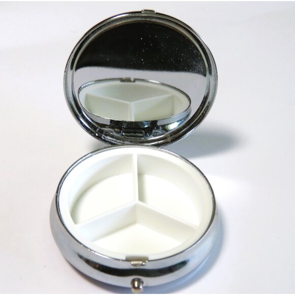 Pretty Pink Rhinestone  Pill keeper NWOT push button to open - Picture 5 of 7